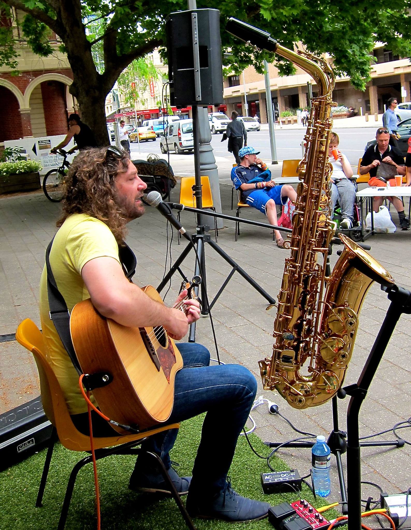 Lunchtime in the city, Ferg brought his guitar, loop pedal and levitating saxophone